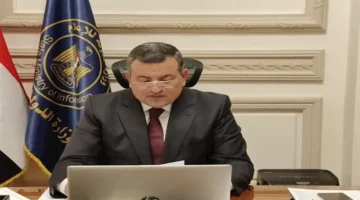 ضريبة الهواتف.. أسامة هيكل يحلل تداعيات القرار المثير للجدل بتصريحات جديدة